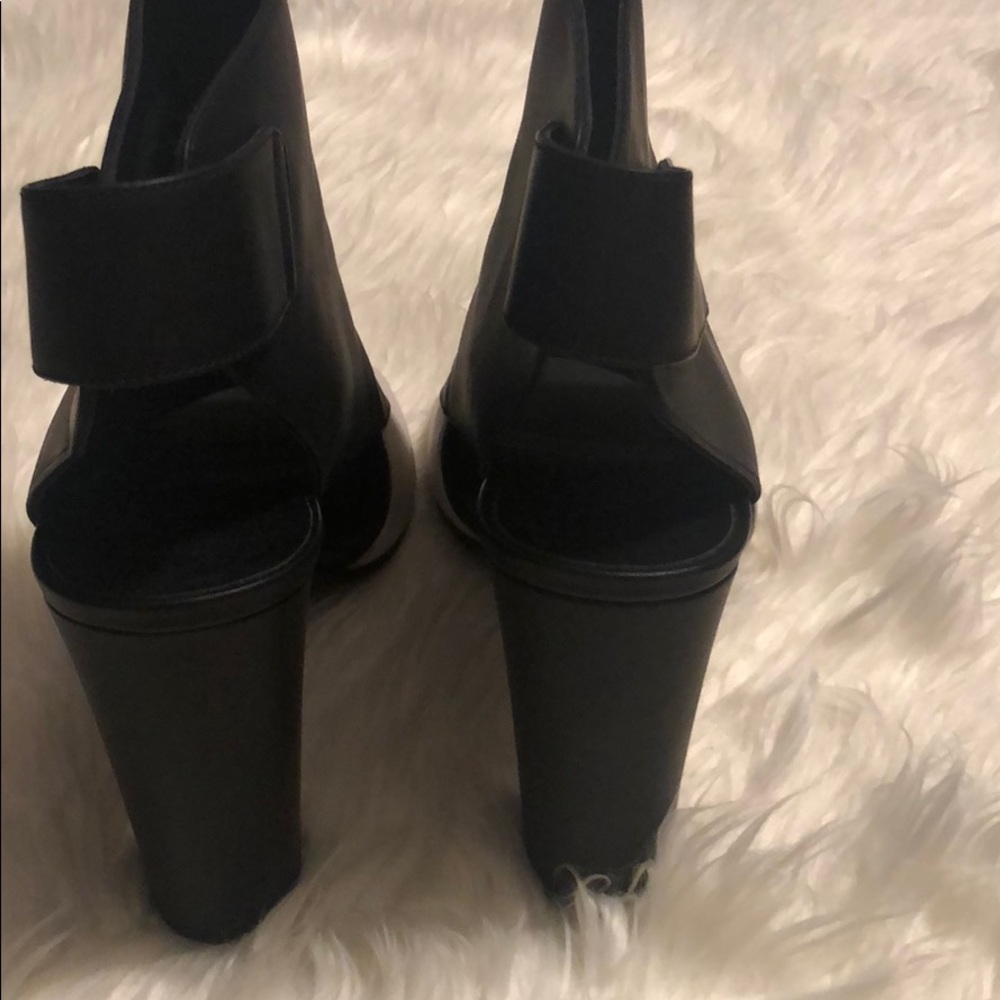 Shoes - Picture 4 of 5